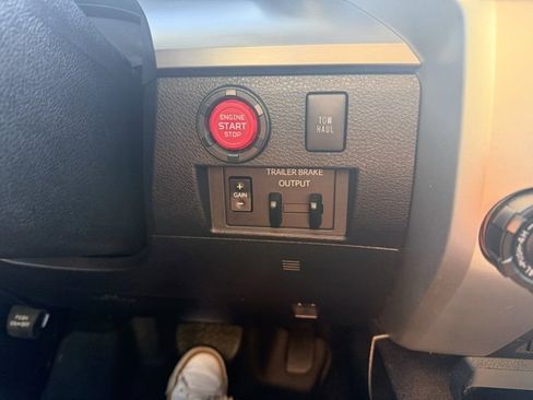 Used 2020 Toyota Tundra Limited w/ Limited Premium Package image 35