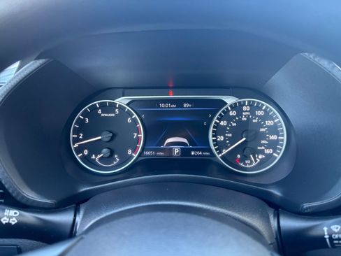 Used 2025 Nissan Sentra SV FWD image 38