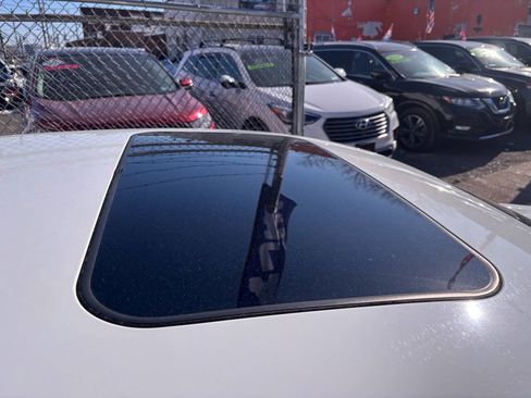 Used 2017 Volkswagen Passat 1.8T SE image 5