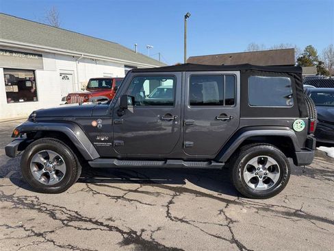 Used 2017 Jeep Wrangler Unlimited Sahara w/ Connectivity Group image 38