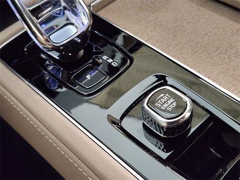 New 2026 Volvo XC90 B6 Ultra w/ Protection Package image 20