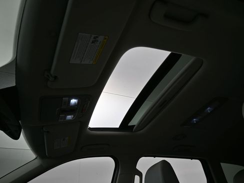 Used 2024 Kia Telluride EX w/ EX Captain's Chair Package image 11