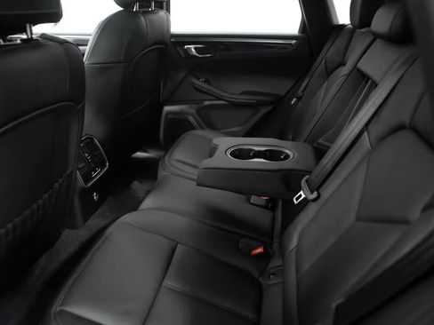 Certified 2026 Porsche Macan AWD/4WD image 36