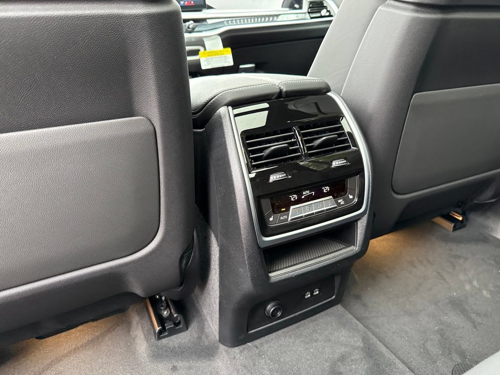 New 2026 BMW ALPINA XB7 AWD/4WD image 20