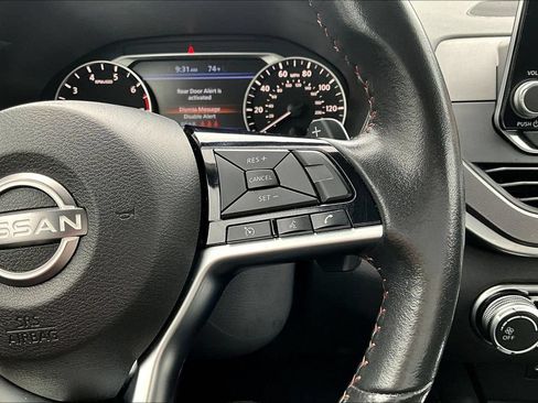 Used 2024 Nissan Altima 2.5 SR FWD image 12