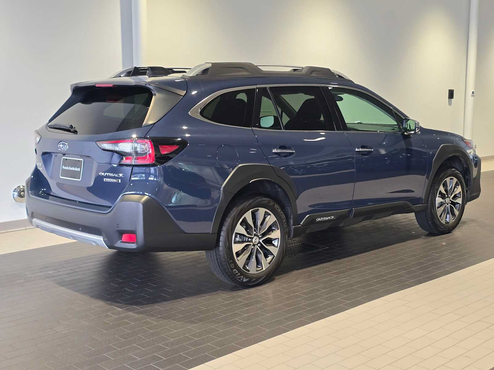 Used 2025 Subaru Outback Touring w/ Tech Package 3 AWD/4WD image 7