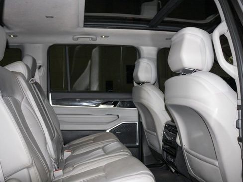 Used 2022 Jeep Wagoneer Series II w/ Premium Group I image 7