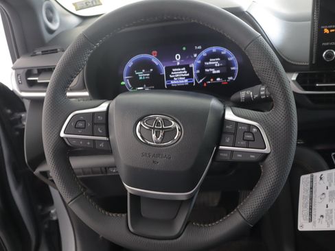 New 2026 Toyota Sienna XLE Woodland Edition AWD/4WD image 17