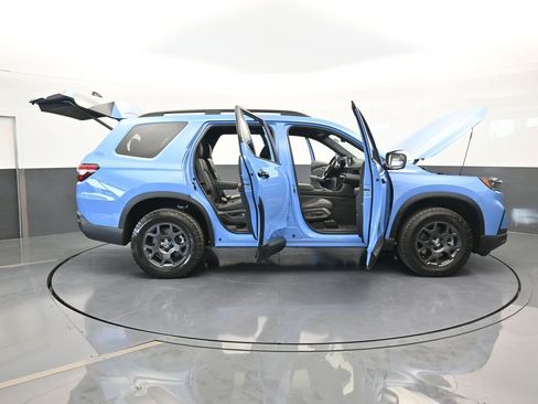Used 2025 Honda Pilot TrailSport image 79