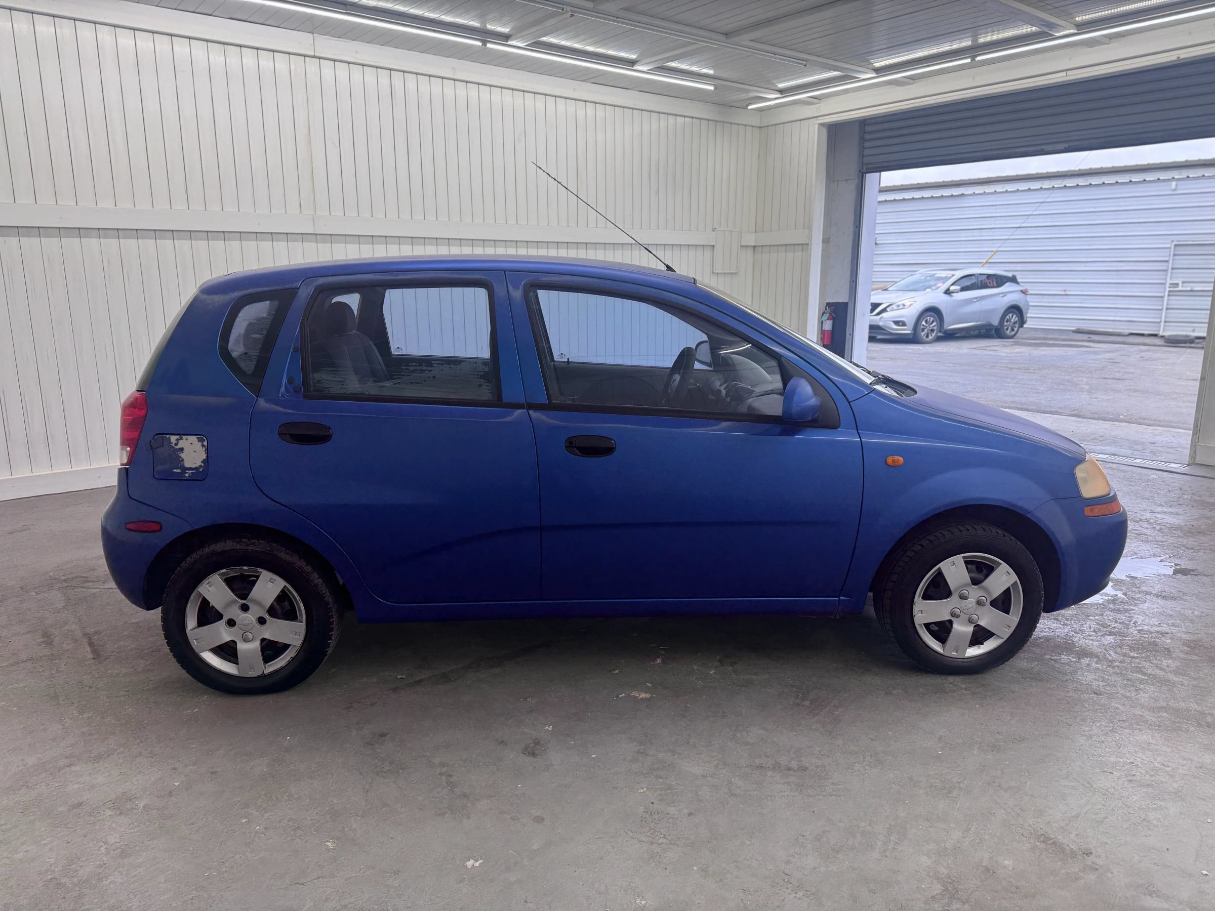 Used 2004 Chevrolet Aveo Hatchback FWD image 4