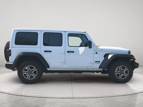 Used 2022 Jeep Wrangler Unlimited Sport w/ Sun And Sound Package AWD/4WD image 6