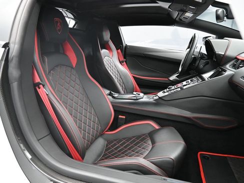 Used 2019 Lamborghini Aventador S image 25