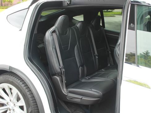 Used 2017 Tesla Model X 90D AWD/4WD image 32