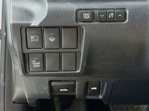 Used 2019 Lexus IS 300 AWD image 10