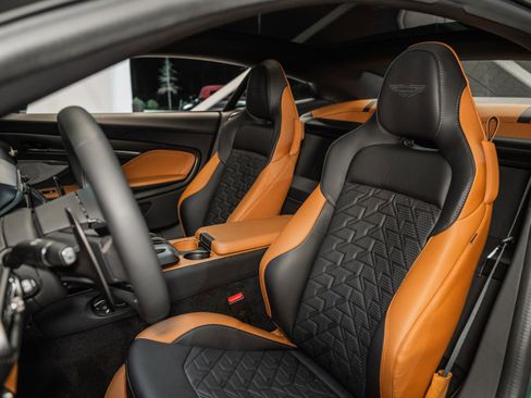 Used 2025 Aston Martin Vanquish Coupe image 12