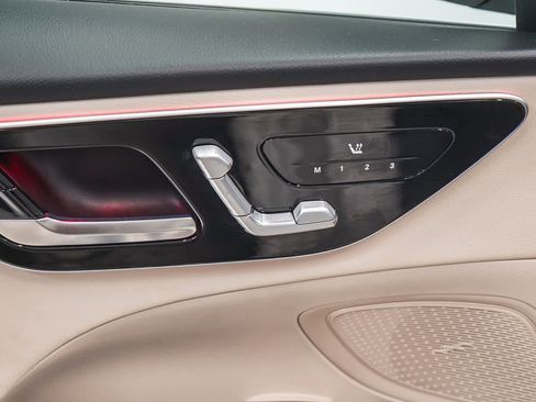 Used 2025 Mercedes-Benz C 300 4MATIC Sedan image 23