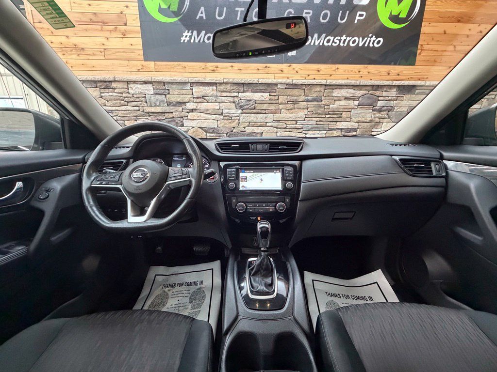 Used 2017 Nissan Rogue SV AWD/4WD image 28