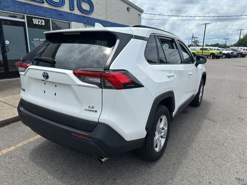Used 2021 Toyota RAV4 LE AWD/4WD image 4
