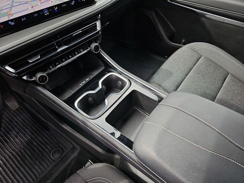 Used 2025 Chevrolet Traverse LT w/ Sun and Wheel Package image 31