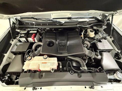 Used 2023 Toyota Tundra SR5 w/ SR5 Premium Package AWD/4WD image 10