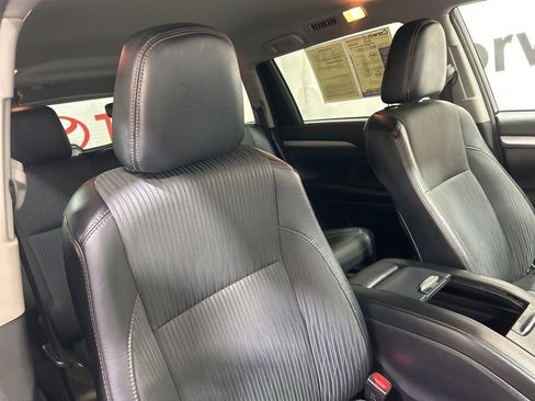 Used 2017 Toyota Highlander Plus image 14