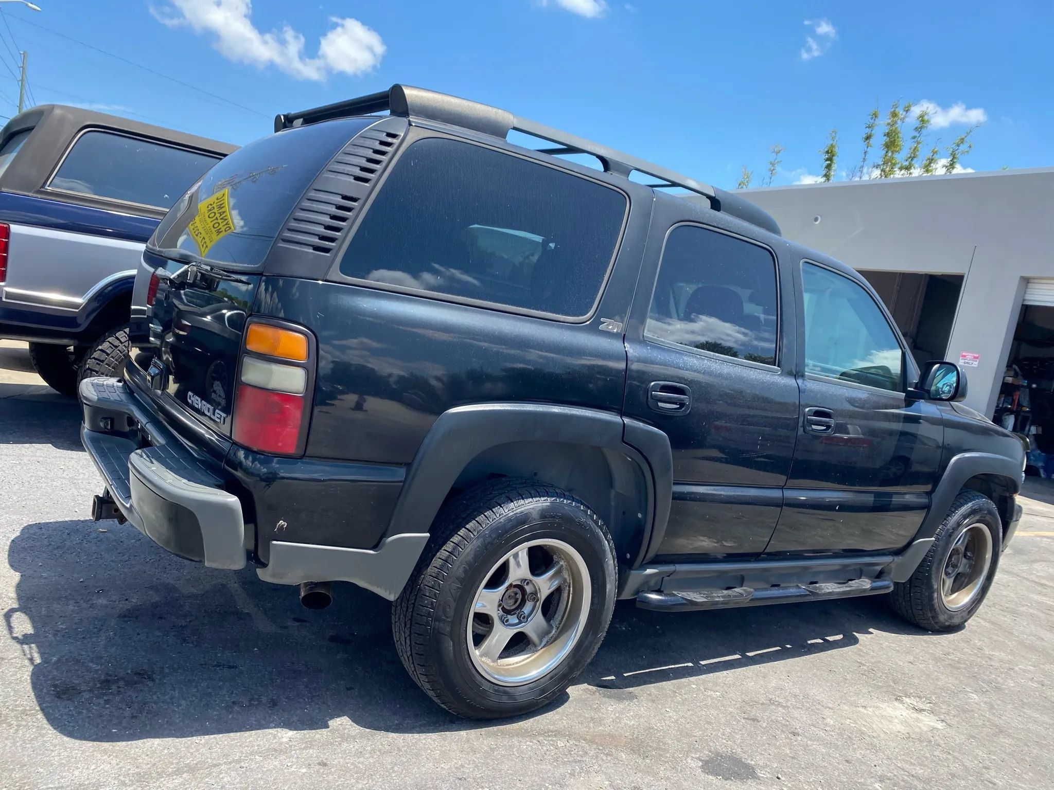 Used 2004 Chevrolet Tahoe Z71 w/ Z71 Preferred Equipment Group AWD/4WD image 3