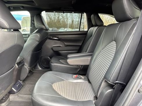 Used 2021 Toyota Highlander XSE image 11