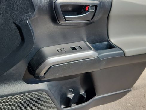 Used 2017 Toyota Tacoma SR5 RWD image 15