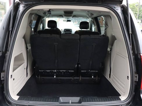 Used 2016 Dodge Grand Caravan SE w/ Quick Order Package 29E SE FWD image 4