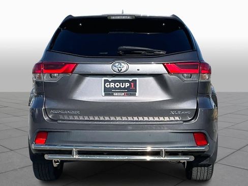 Used 2019 Toyota Highlander XLE image 4