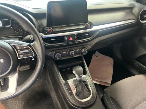 Used 2022 Kia Forte LXS FWD image 5