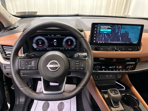 Certified 2024 Nissan Rogue Platinum image 3