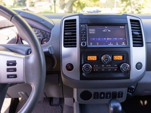 Used 2021 Nissan Frontier SV w/ Midnight Edition Floor Mats image 27