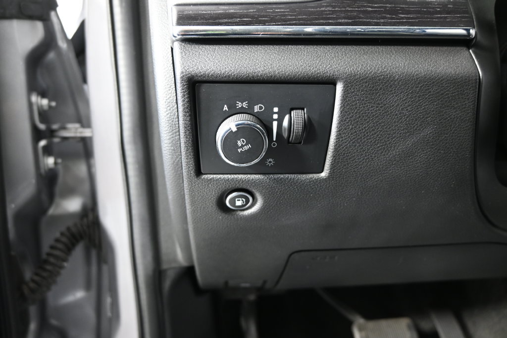 Used 2021 Jeep Grand Cherokee Summit AWD/4WD image 24