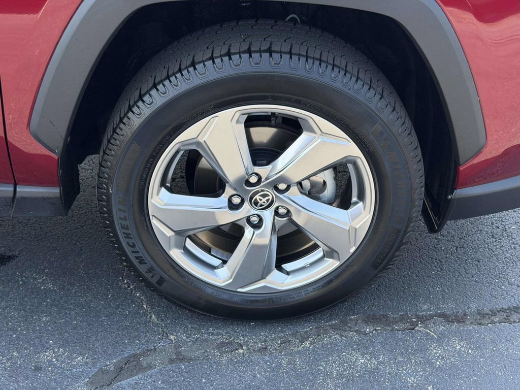 Used 2020 Toyota RAV4 Limited AWD/4WD image 9