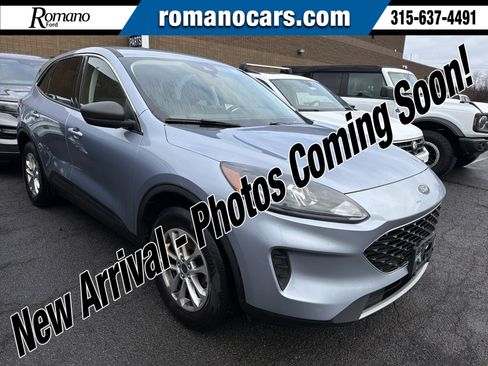 Used 2022 Ford Escape SE w/ Cold Weather Package image 1