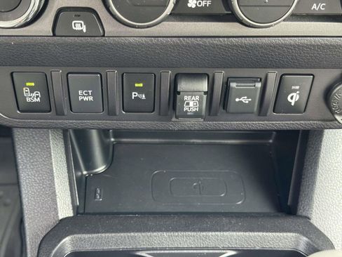 Used 2023 Toyota Tacoma TRD Off-Road w/ Technology Package AWD/4WD image 9