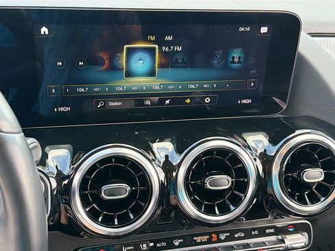 Used 2023 Mercedes-Benz GLA 250 4MATIC image 11