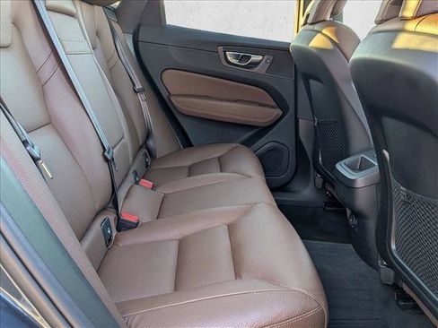Used 2022 Volvo XC60 B5 Momentum w/ Advanced Package image 20