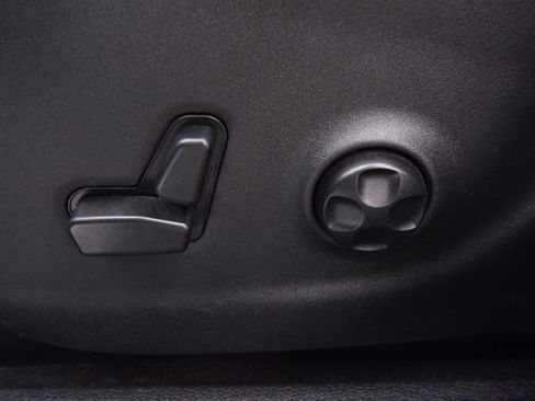 Used 2019 Jeep Cherokee Limited image 26