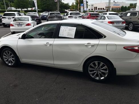 Used 2017 Toyota Camry XLE w/ Moonroof Package FWD image 18