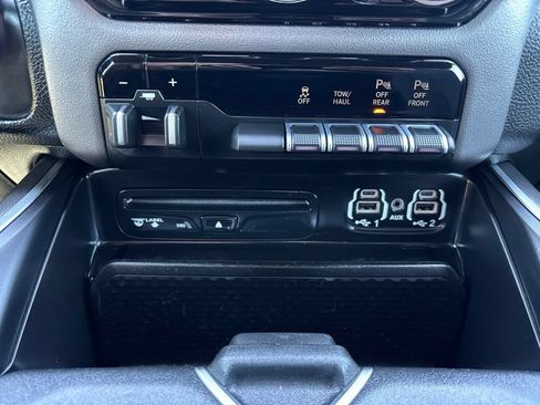 Used 2019 RAM 1500 Big Horn AWD/4WD image 30