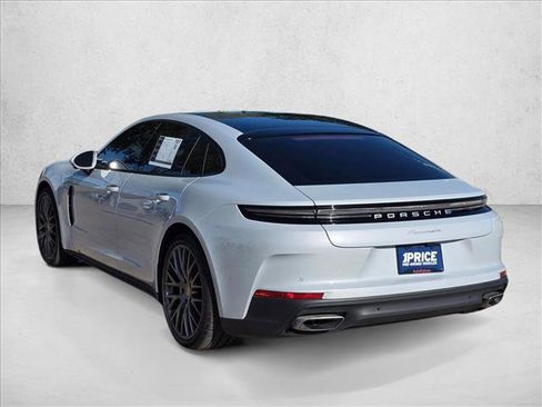 Used 2024 Porsche Panamera image 8