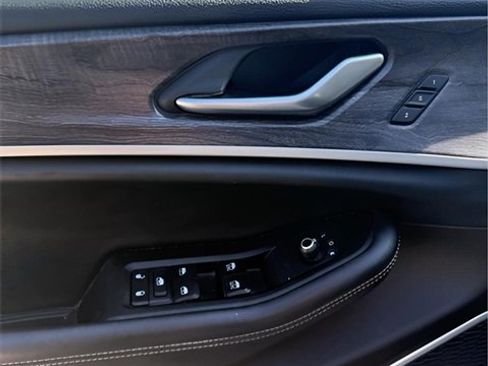 Used 2022 Jeep Grand Cherokee L Limited image 13