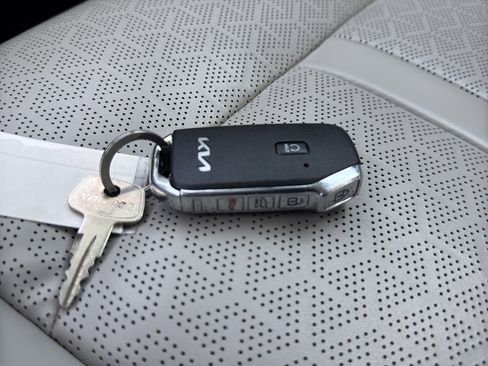 Used 2023 Kia Sorento EX image 31