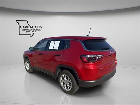 Used 2024 Jeep Compass Sport image 7