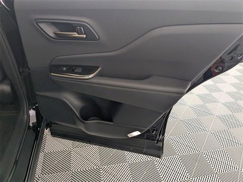 Used 2025 Toyota Crown XLE image 29