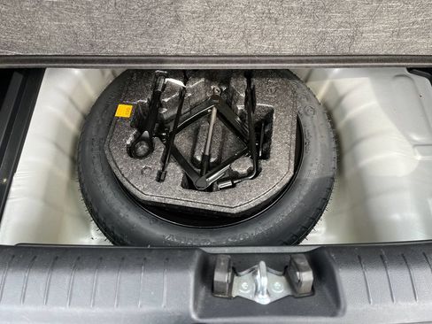 Used 2025 Hyundai Venue SEL FWD image 39