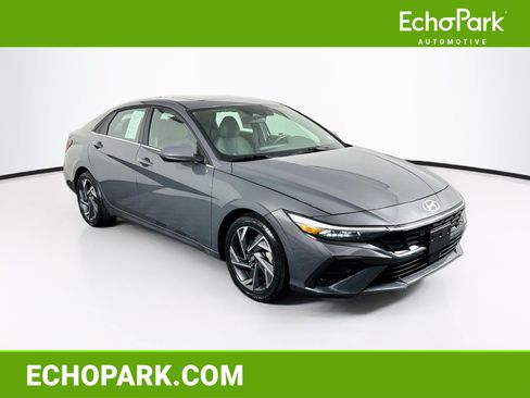 Used 2025 Hyundai Elantra SEL FWD image 1