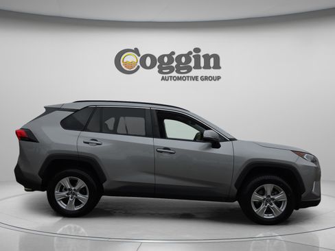 Used 2019 Toyota RAV4 XLE image 6